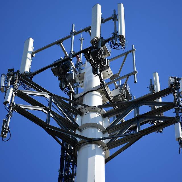 Telecommunicatiemast zend EMF straling uit